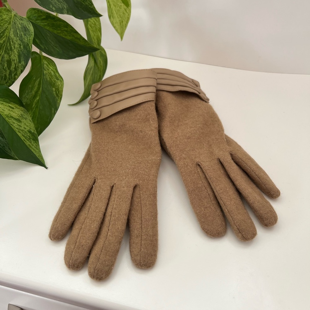 NWT Beautiful Tan Wool Gloves 🧤 Fall, Size Medium
